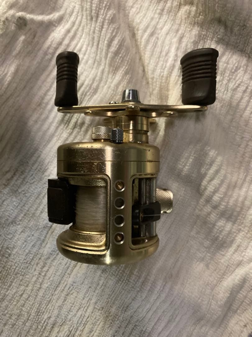 クリスマス値下げカルカッタ51xt 左巻きシマノ　カルカッタ箱無しShimano