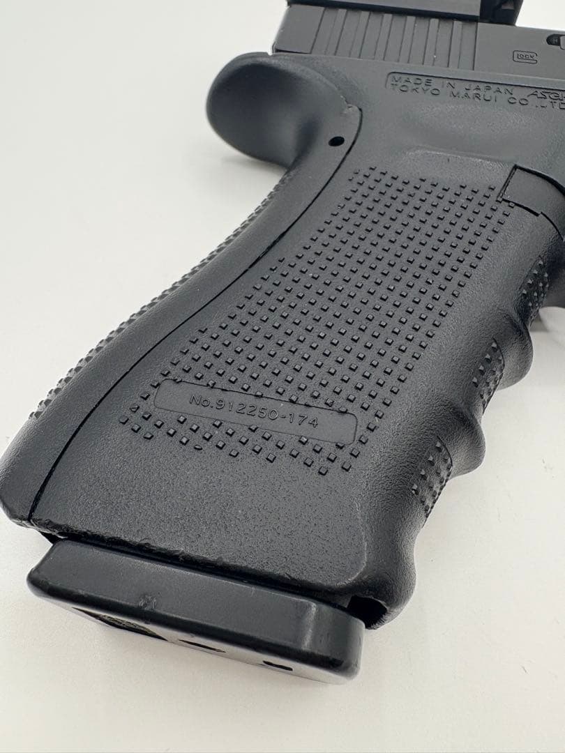 東京マルイ　グロック17 gen4 ドットサイト　ライト付き　マガジン2本付き