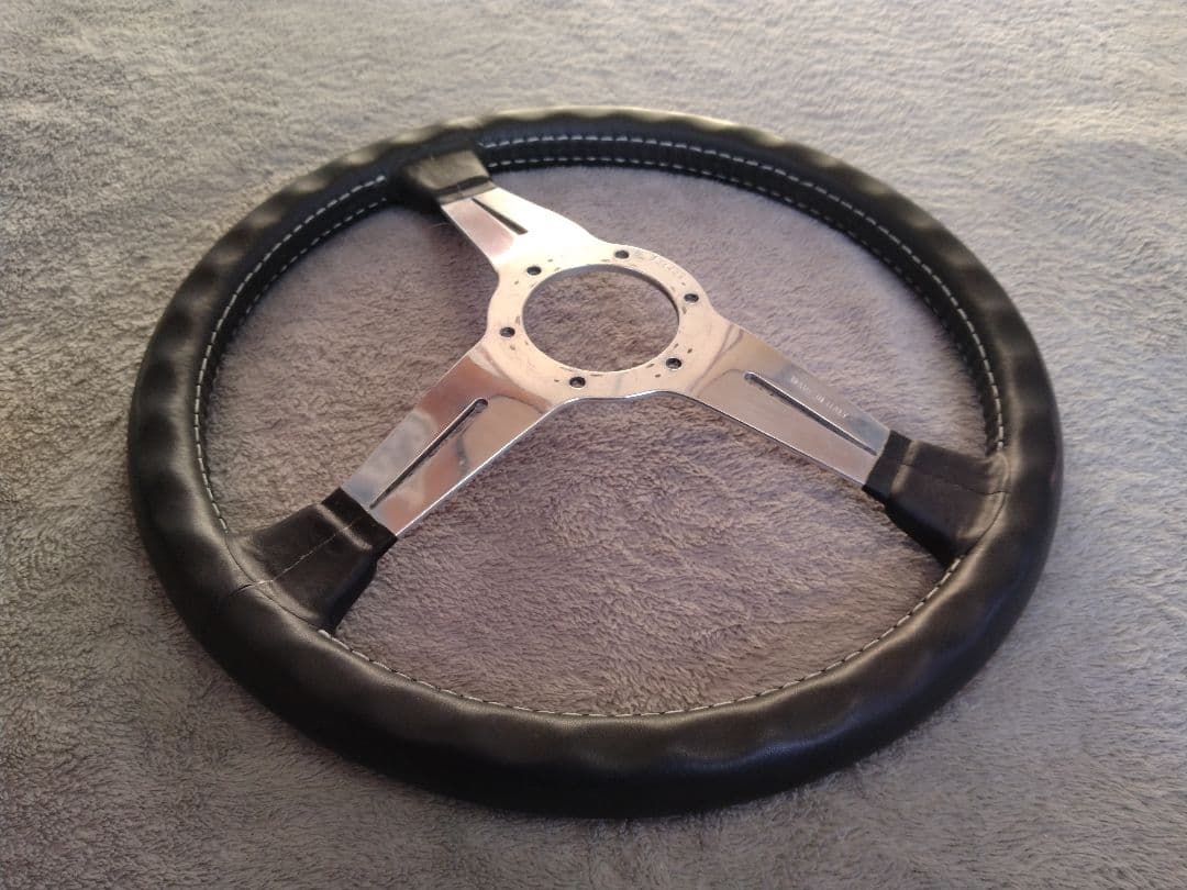 まある　プロフ欄　ナルディ　クラシック　革張り替え依頼品