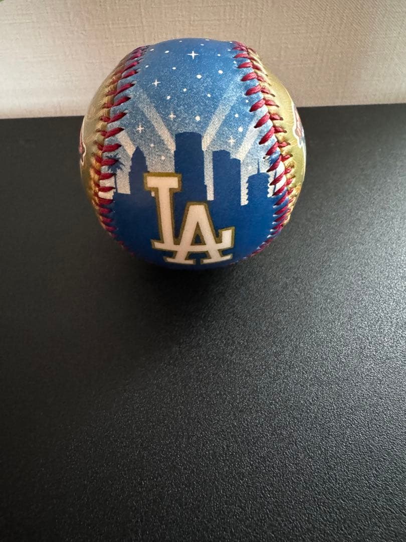 激レア‼️記念ボール1球　写真は色んな側面から　ロサンゼルス・ドジャース