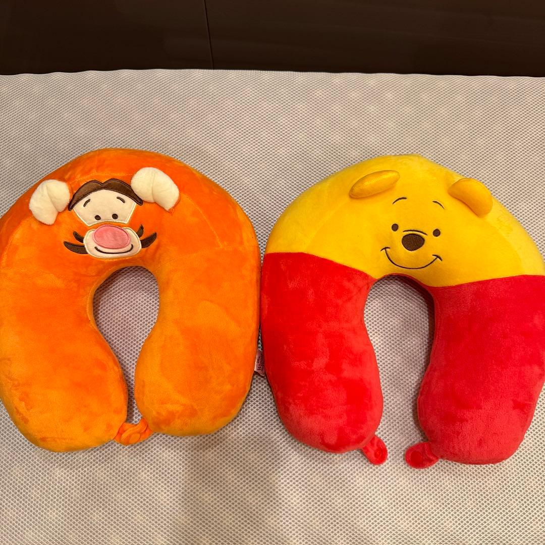 プーさんとティガーのネックピロー枕まくらトラベルピローディズニー　Disney