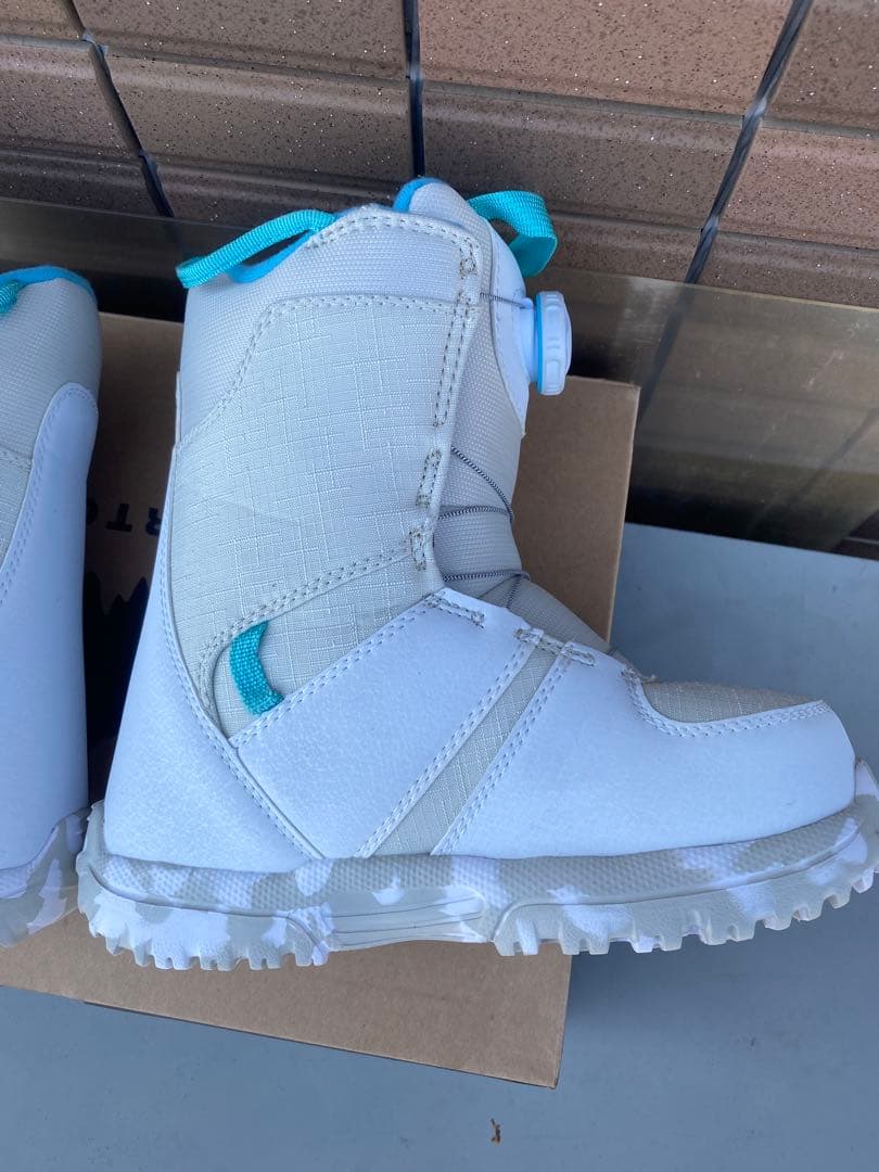 『Beeeee』Burton Grom BOA 子供用スノーボードブーツ