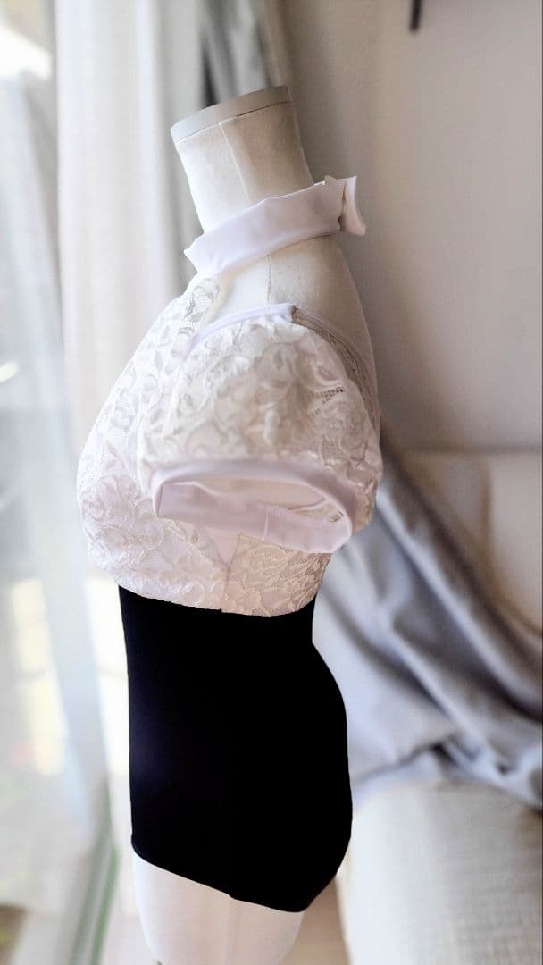 S～Mサイズ／チューリップ柄レースの胸元ギャザーが豪華な娘役レオタード白黒