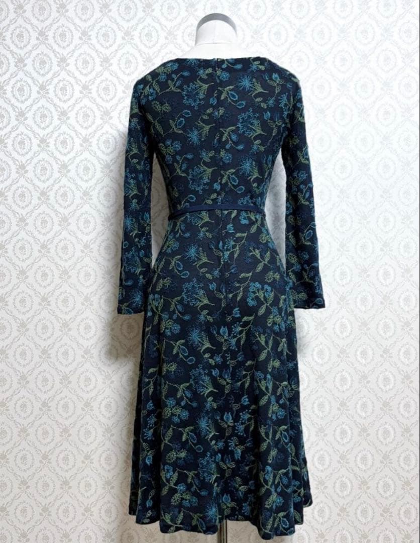 シビラ ウエストリボン花柄刺繍ワンピース ネイビー×ブルー×グリーン ホコモモラ