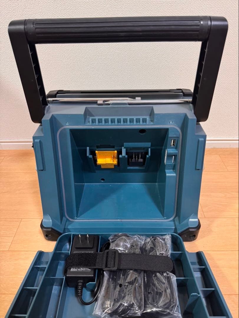 Makita TV100 Bluetoothラジオ・テレビ