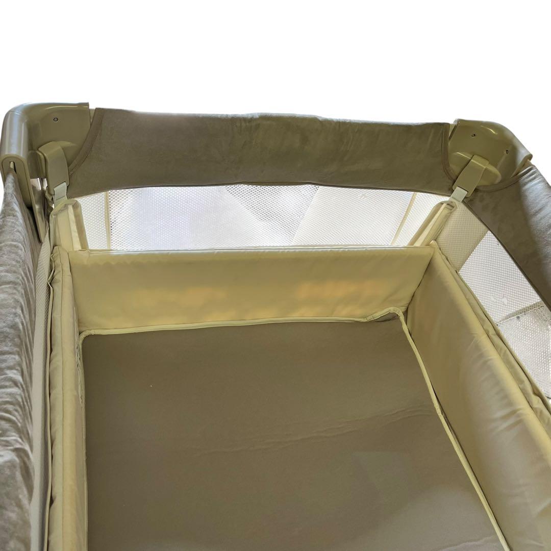 【美品】アップリカ ココネルエアープラス シュークリームGR ベビーベッド