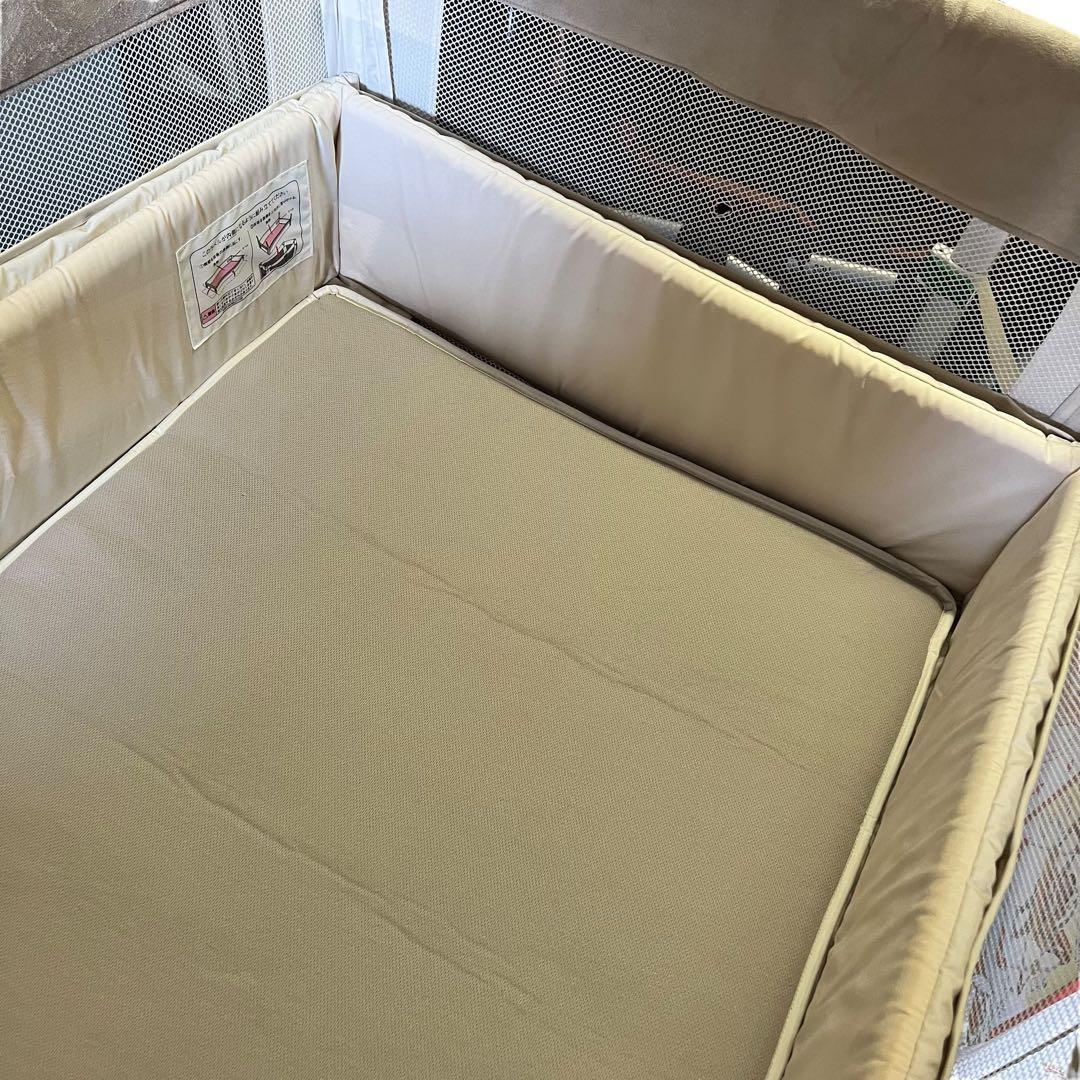 【美品】アップリカ ココネルエアープラス シュークリームGR ベビーベッド