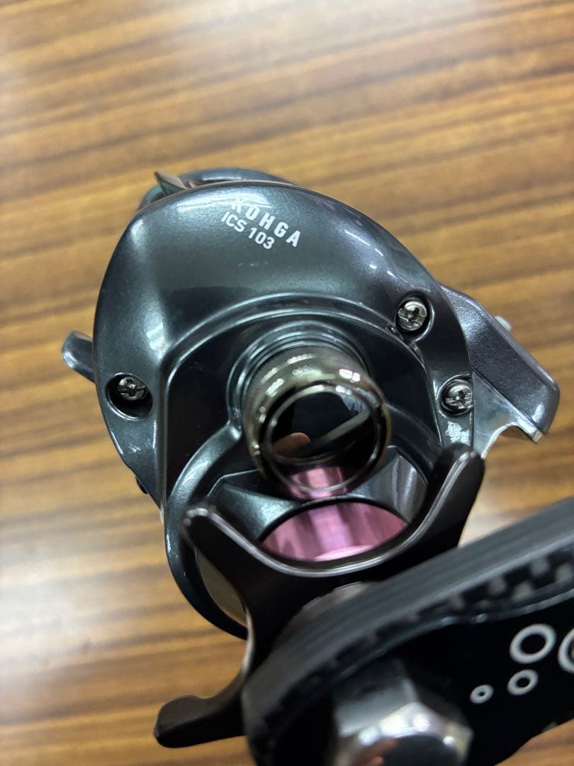 値引きダイワ　紅牙ICS103 右ハンドル　ゴメクサスカスタムハンドル付き