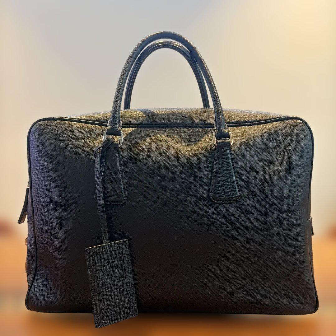 PRADA ブラック ビジネスバッグ
