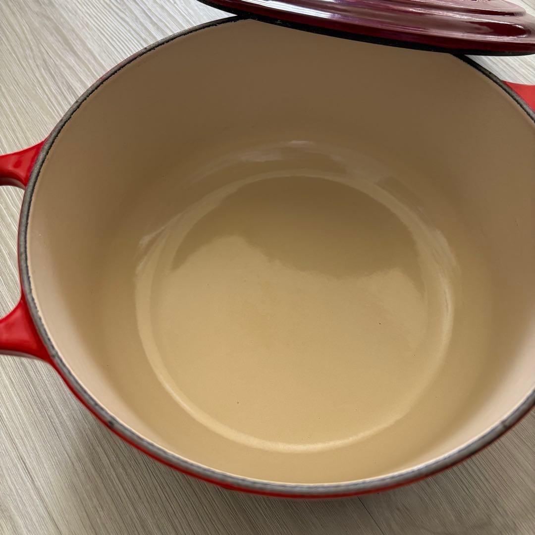 【未使用品】ル・クルーゼ　20cm 両手鍋 チェリーレッド