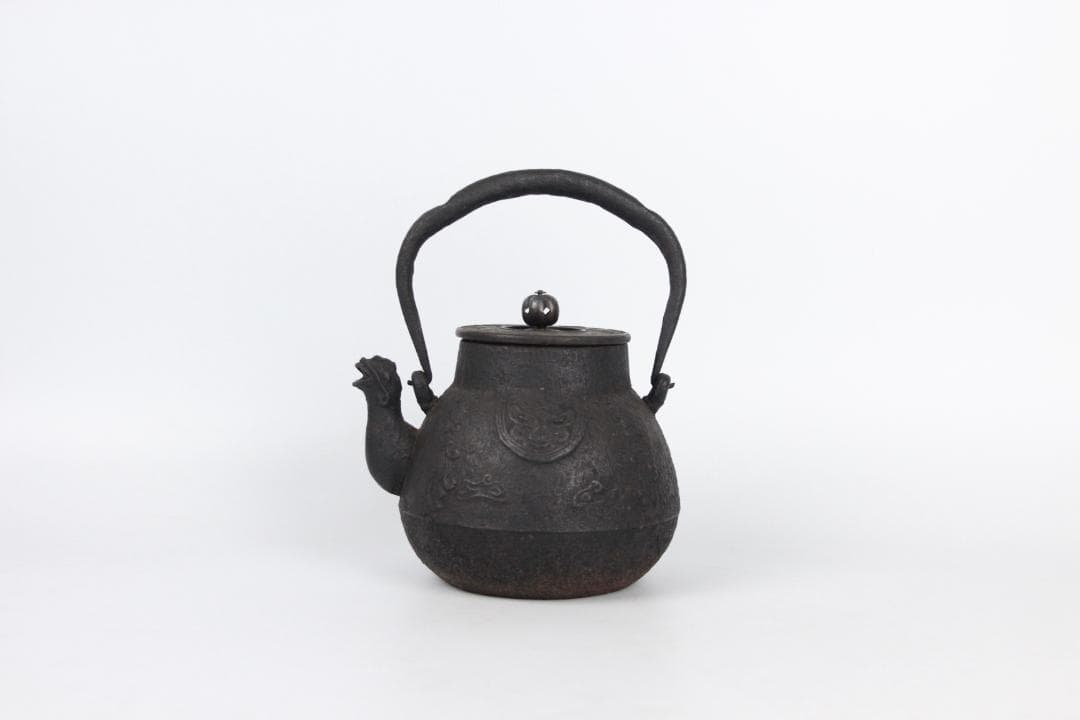 時代 鉄瓶 寿龍堂 造 饕餮紋 獣口 銅蓋 銀摘み　容量約900ml FJ9-1