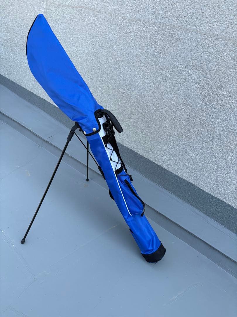 スタンド付きゴルフバッグと練習器具セット