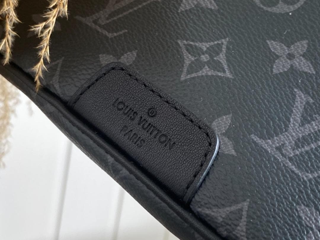 LOUIS VUITTON 黒 ショルダーバッグ