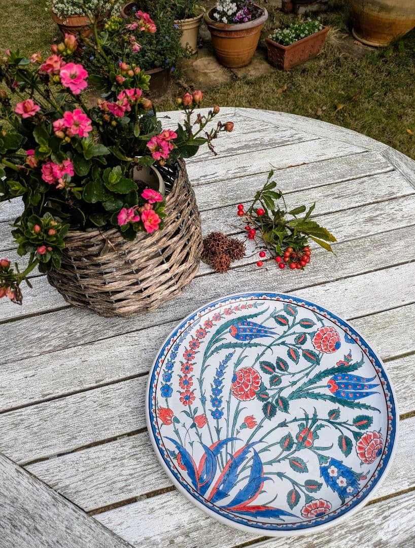 【イズニック陶器】手描き大皿／トルコ伝統文様／花模様