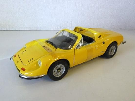 特価 Hot Wheels 1/18 フェラーリ Dino246GTS イエロー