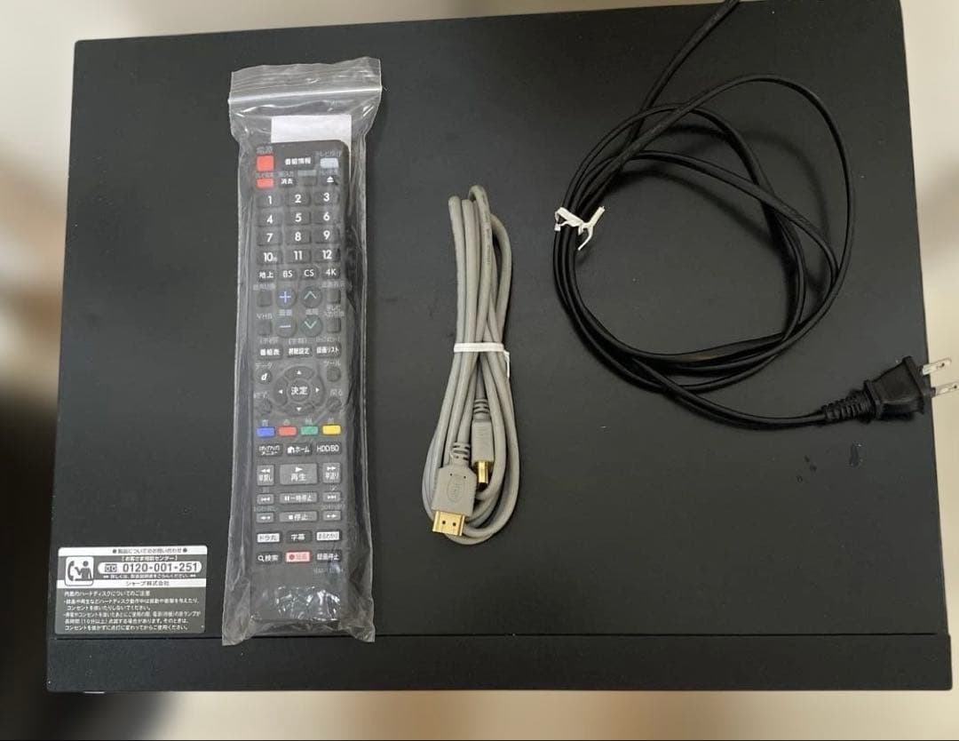 シャープ　HDD・DVD・ビデオ一体型レコーダー　DV-AC52