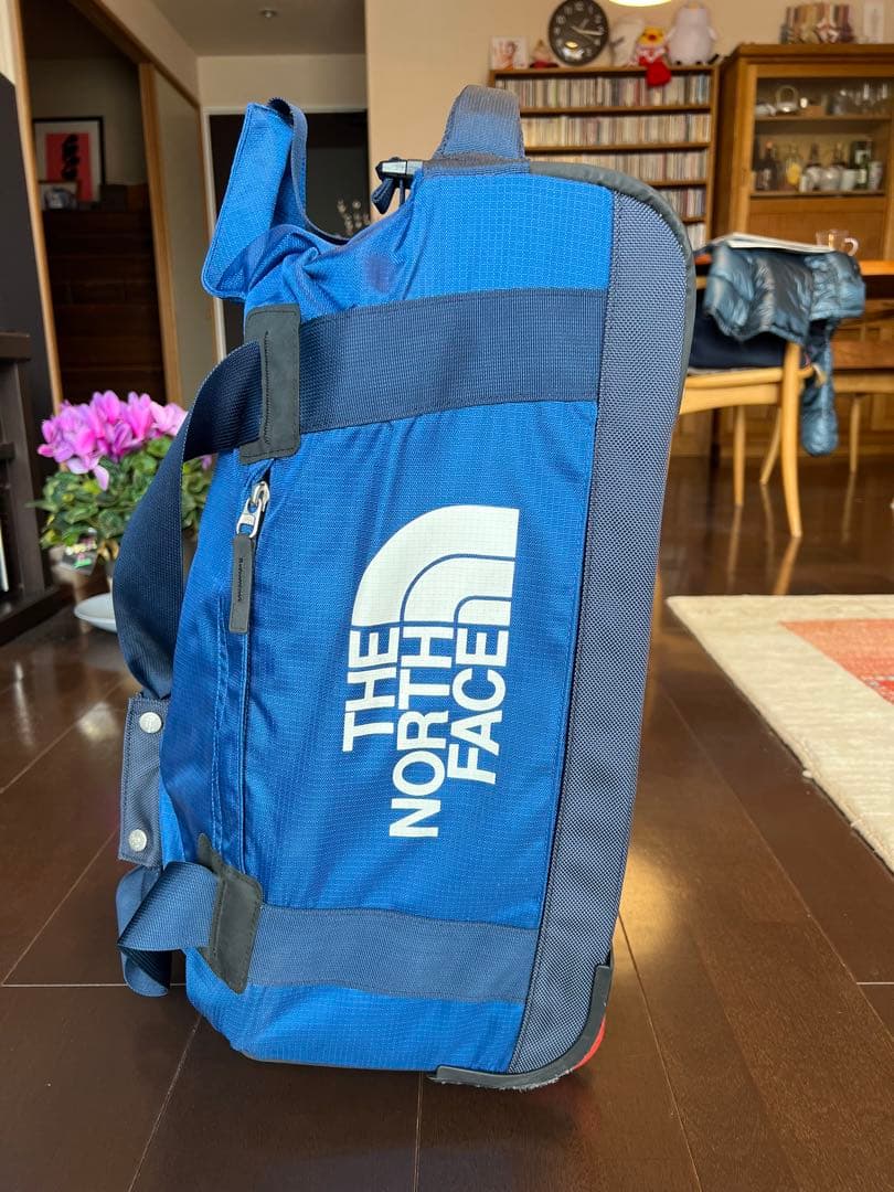 ノースフェイス　 キャリーケース　ブルーカラー
