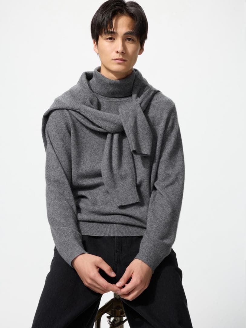 ユニクロ　カシミヤタートルネックセーター　グレー　ヒートテックソックス　セット