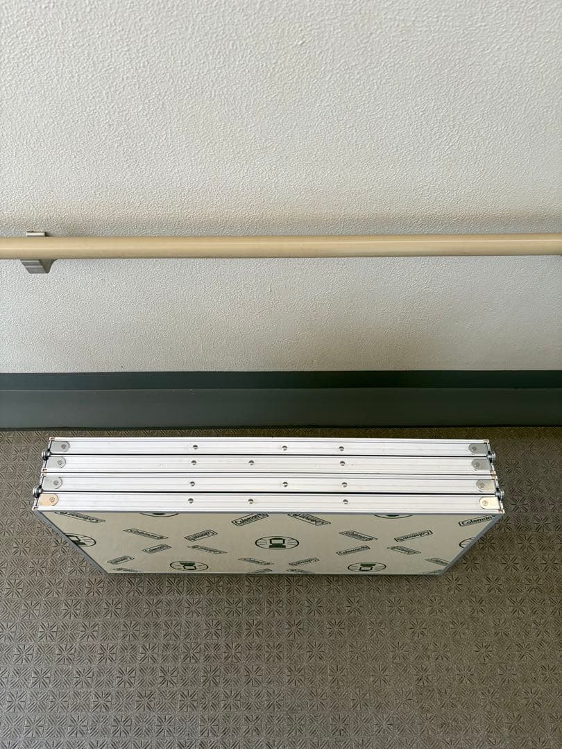 Colemanファミリー・グループ向け大型アウトドアテーブル四折テーブル 8