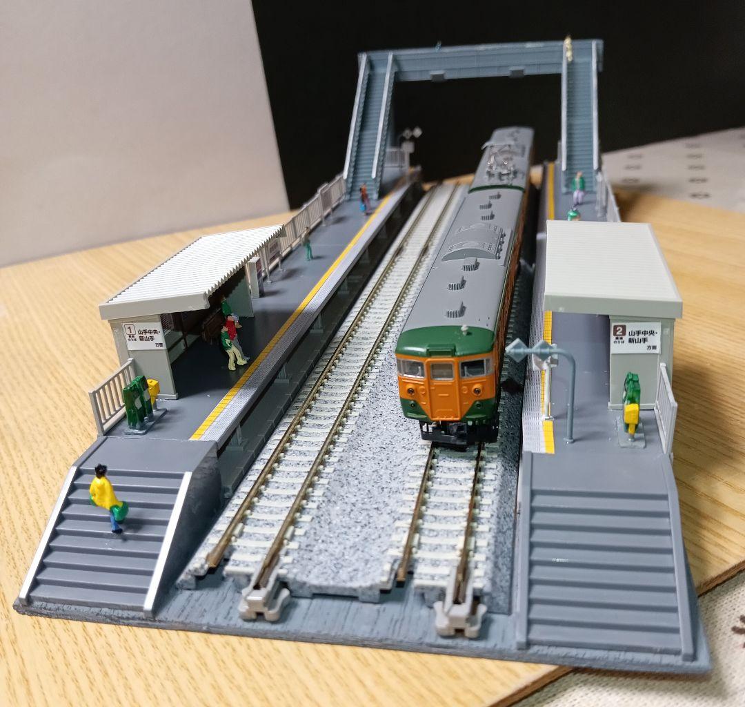 Nゲージ 対向式ホームセット（レール付き）ジオラマ ②