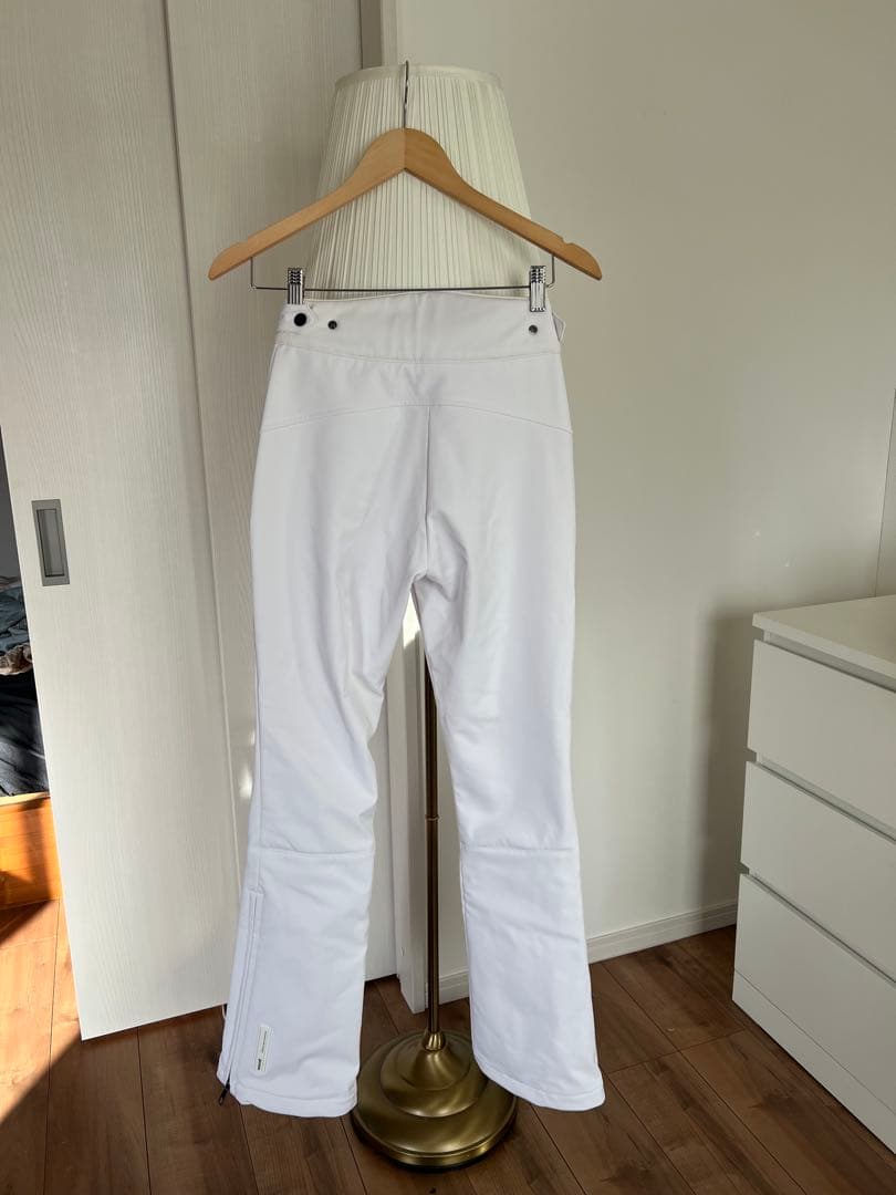 新品ZARAホワイト フレアスキーウェア XS