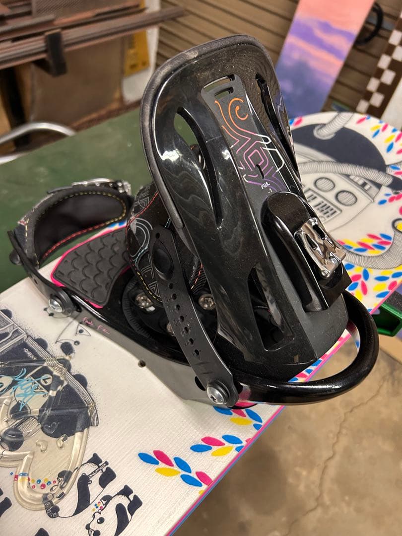 サロモン　カラフルなパンダデザイン スノーボード　139cm