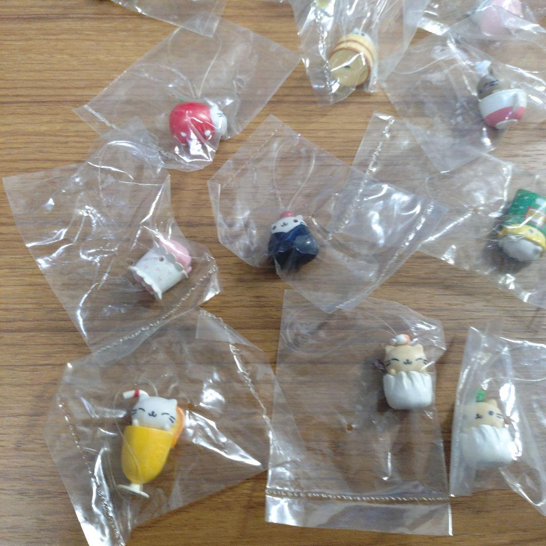 未開封　にゃんにゃんにゃんこ　ストラップ　32個セット