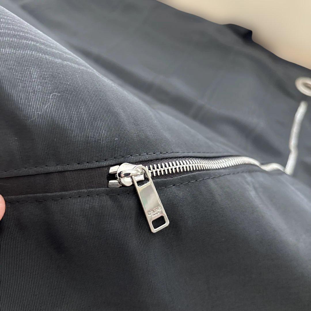 美品　セリーヌ　ブラック トラベル ガーメントバッグ \"ラージ\" (右側のもの)