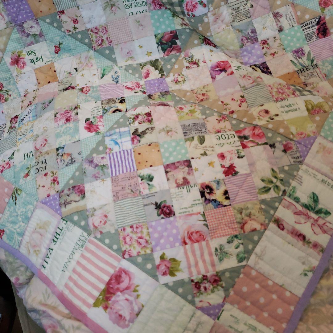 ❣️パッチワークキルト❣️リバーシブル　バラ　水玉　チェック