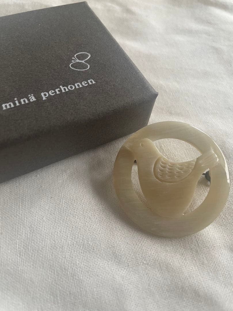 minä perhonen toriブローチ