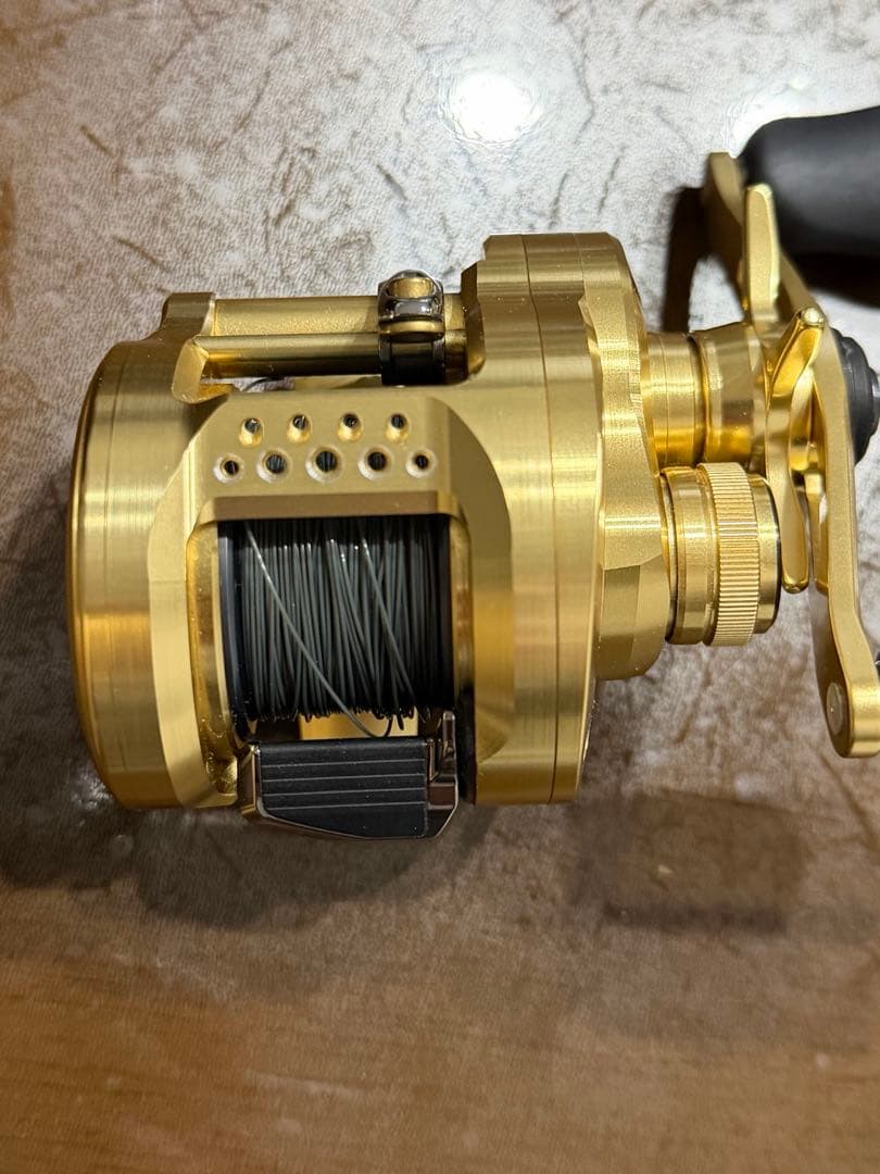 21カルカッタコンクエスト200HG シマノ　ベイトリール　美品