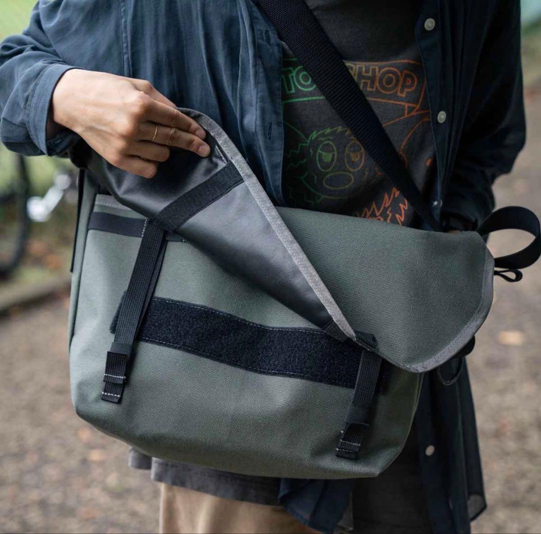 アクセサリー *BLUE LUG* the messenger bag half (grey)