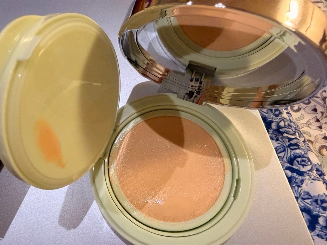 PRADA AUGMENTED SKIN クッションファンデ12g LN10