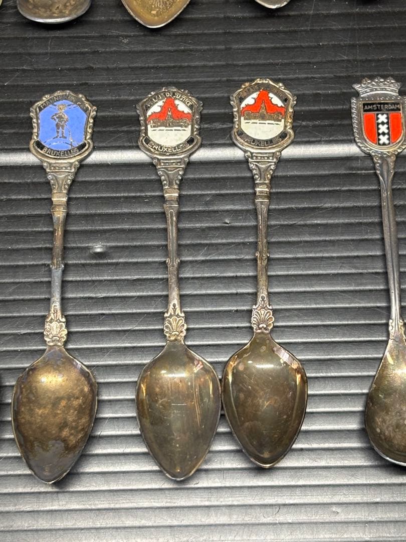 銀製？　西洋アンティーク　装飾スプーン15本セット　刻印多数　カトラリ