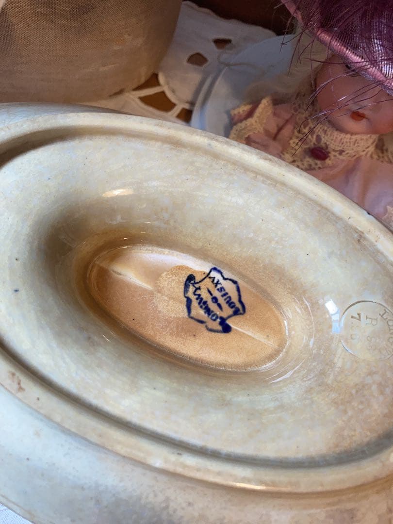 フランスアンティーク 蔓唐草模様が素敵なソーシエール