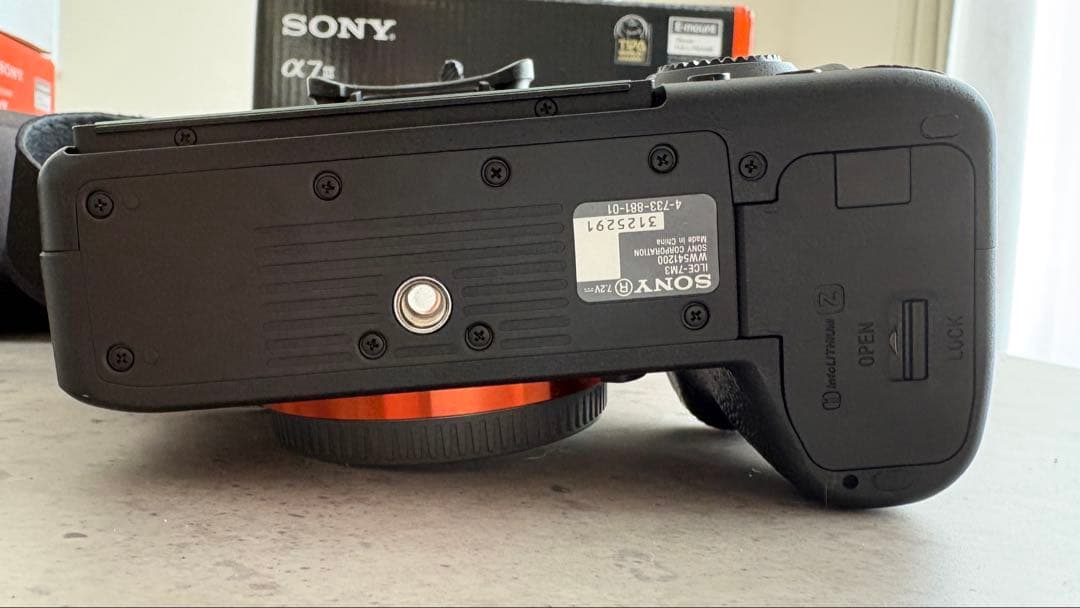 【値下げ中】SONY α7IIIと fe35mm f1.8 本体と付属品おまけ付