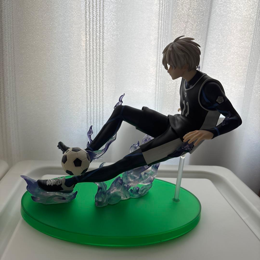 最安値 フリュー ブルーロック 凪 誠士郎 1/7スケールフィギュア