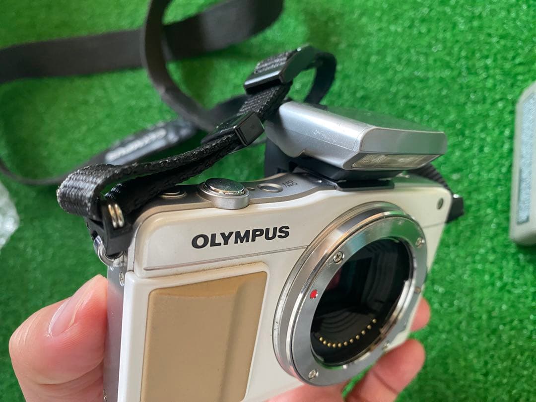 OLYMPUS ミラーレス一眼　E-PM2 ホワイト