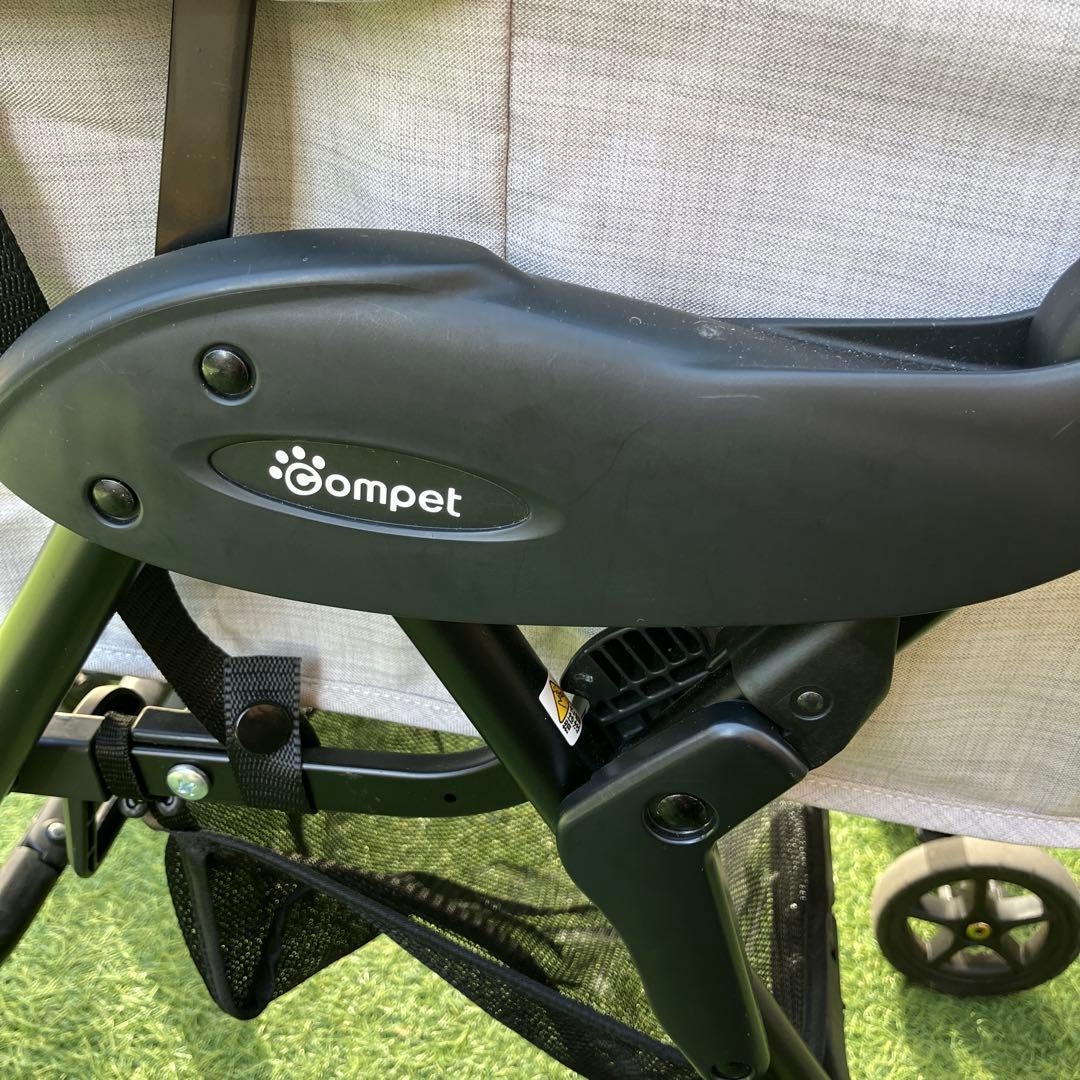 コンビ　コムペット　ミリミリライト　グレー ストライプデザイン ペットカート