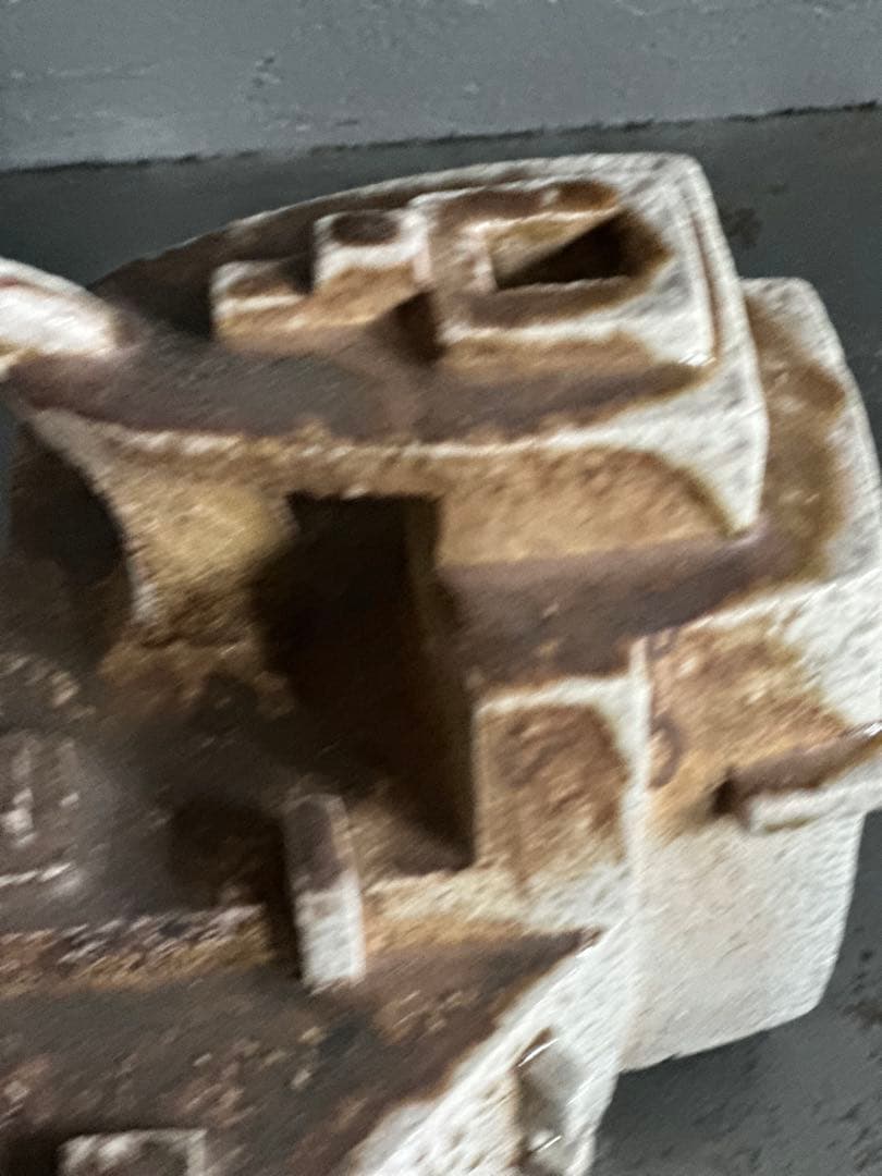 瞬間的お値下げ‼️作家物陶器　花瓶　抽象的陶器彫刻 茶色と白