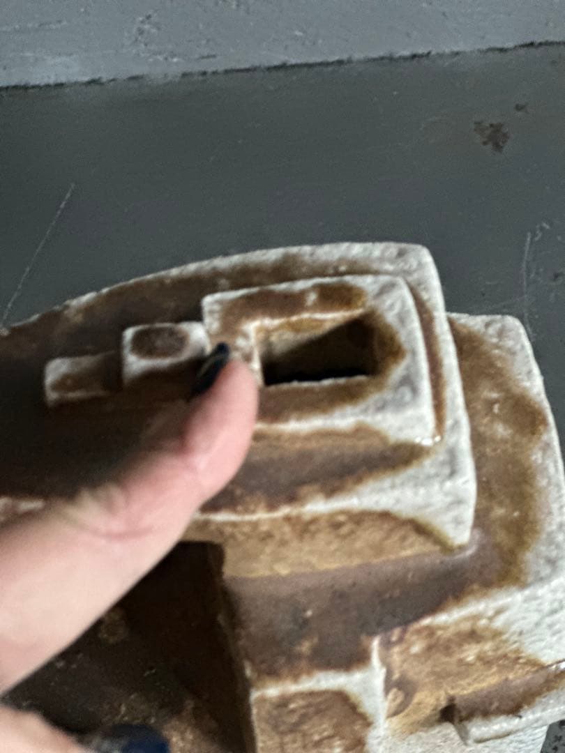 瞬間的お値下げ‼️作家物陶器　花瓶　抽象的陶器彫刻 茶色と白