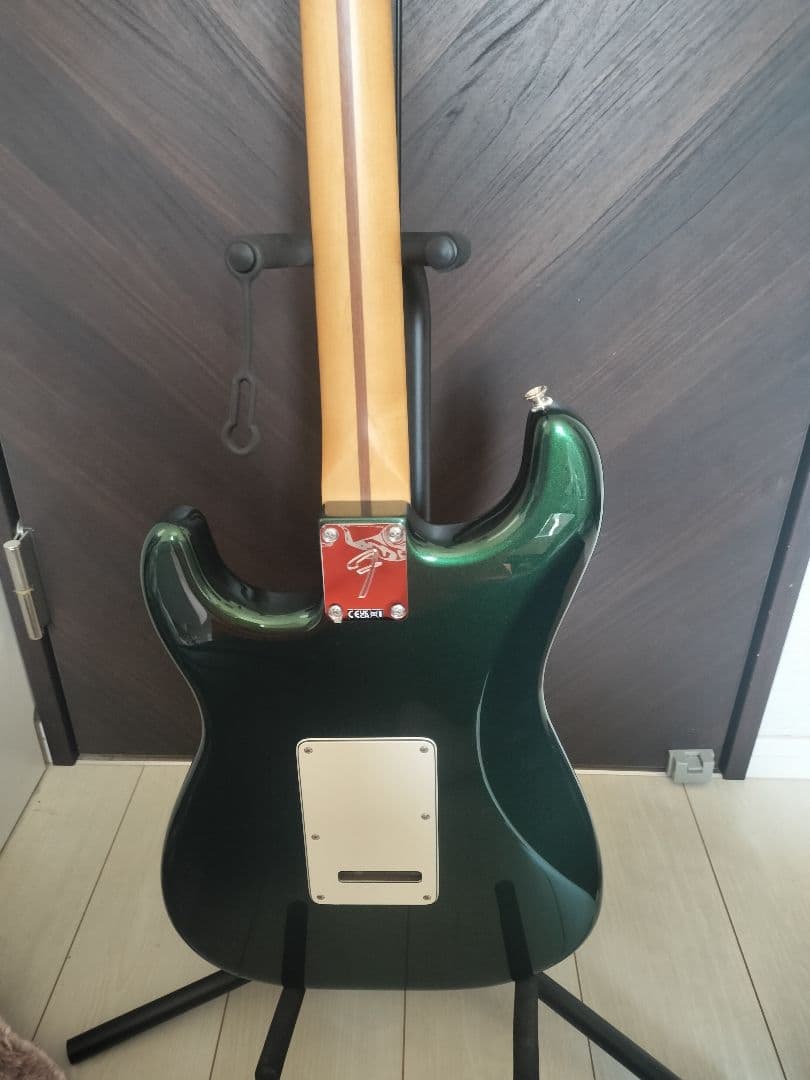 Fender ストラトキャスター グリーン、ピックのセット