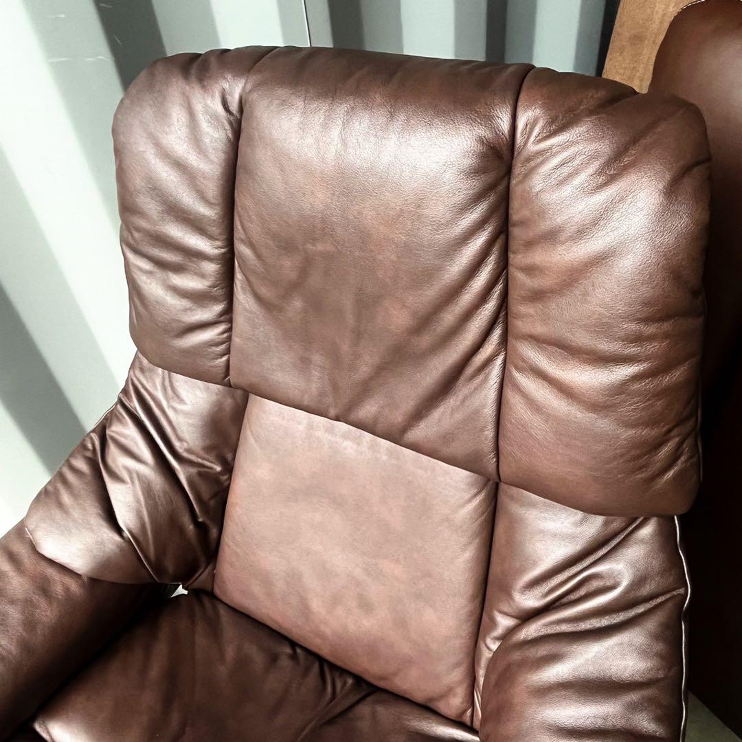 取付無料！エコーネス ストレスレス レノ 本革テーブル付きチェア・オットマン✨