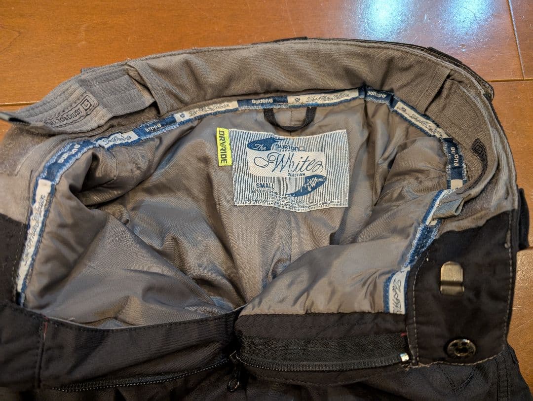 VOLCOM BURTON 子ども用スノーボードウェア　上下セット