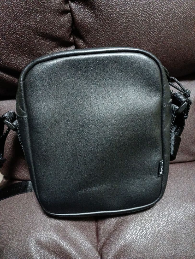 Supreme　23FW　レザーショルダーバッグ　ブラック