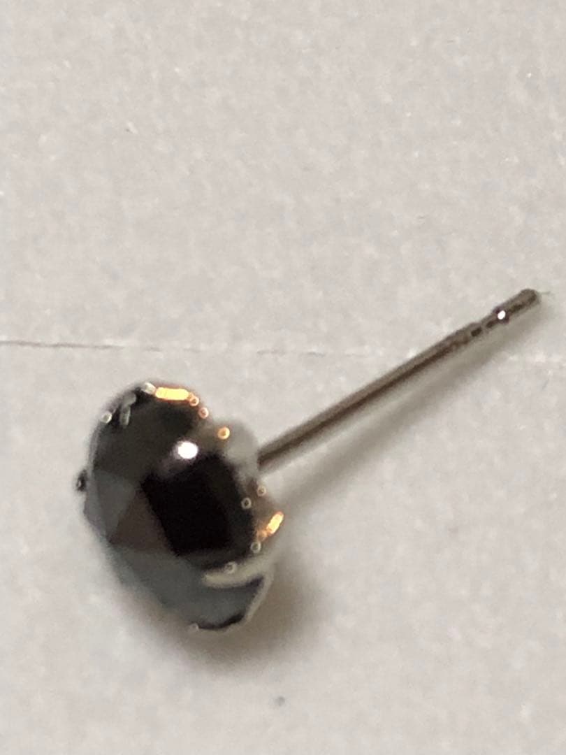 PT900 天然ブラックダイヤ0.5カラットピアス刻印あり 品質保証書 片耳用