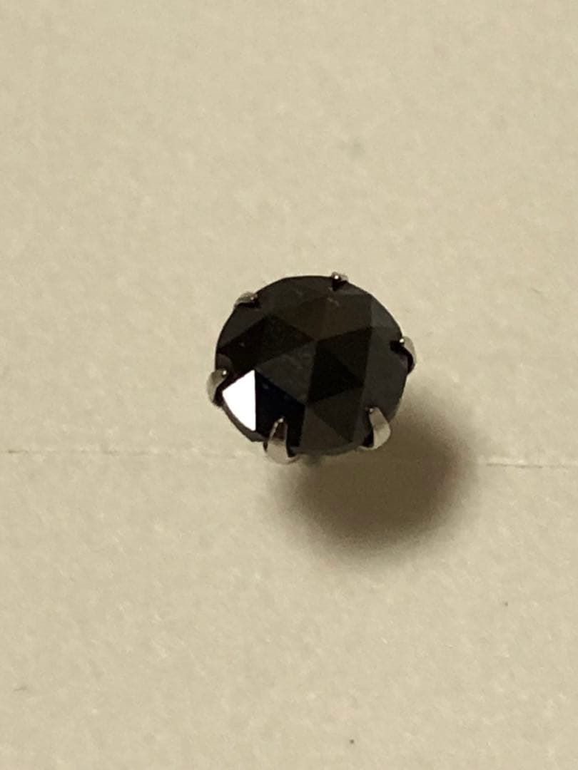 PT900 天然ブラックダイヤ0.5カラットピアス刻印あり 品質保証書 片耳用