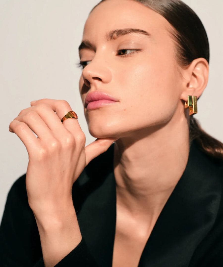 大人気Tom Woodトムウッド　スクエアフープピアス ゴールド ユニセックス