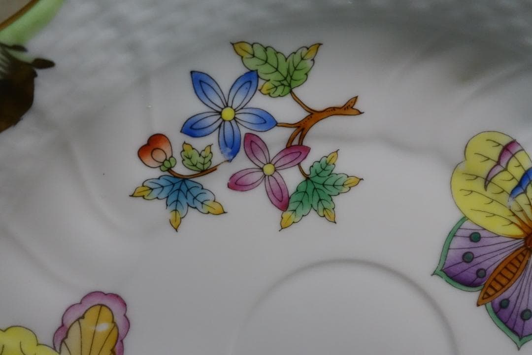 訳あり！ヘレンドヴィクトリア ティーカップ、ソーサー２枚