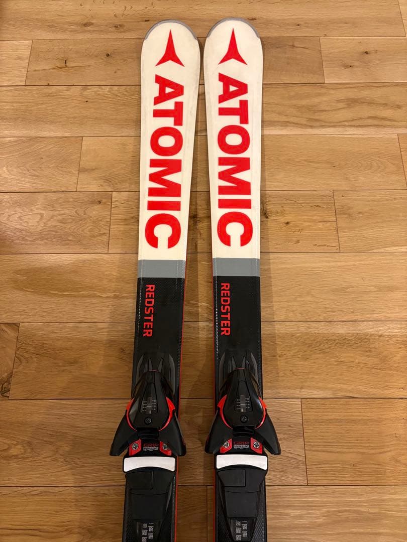 【送料込】ATOMIC スキー板とATOMIC ブーツのセット。